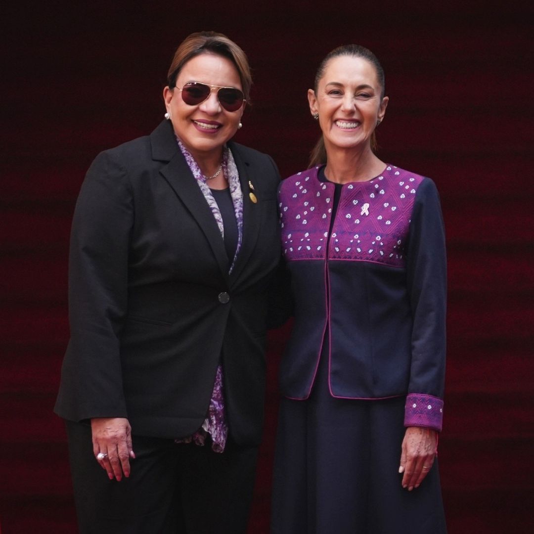 Xiomara Castro y Claudia Sheinbaum en la ceremonia de bienvenida oficial, en Palacio Nacional