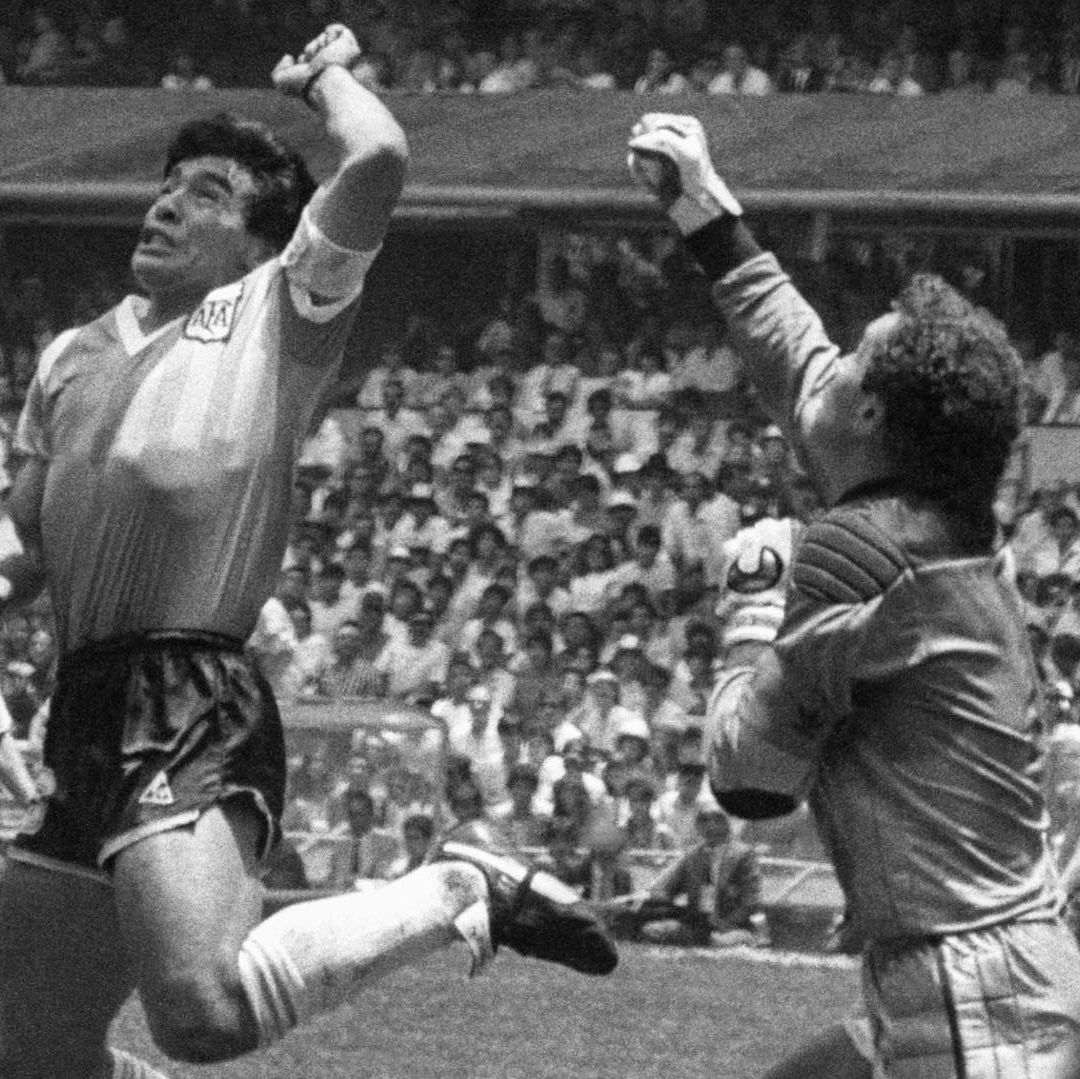 Así se Tomó la Fotografía de ‘La Mano de Dios’: Historia del Momento que Inmortalizó a Maradona