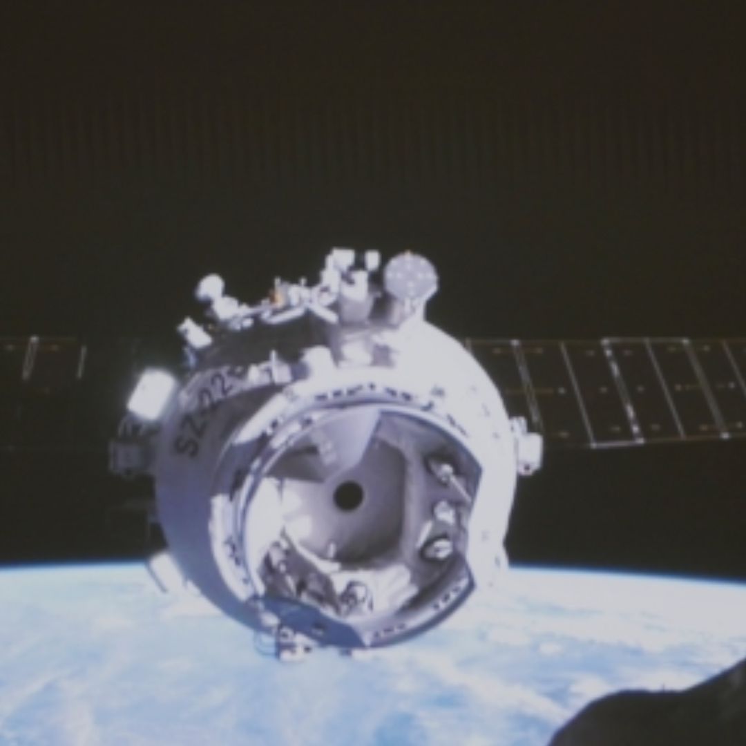 Nave Shenzhou-22 sin Tripulación Se Acopla a Estación para Retornar a Astronautas Varados.