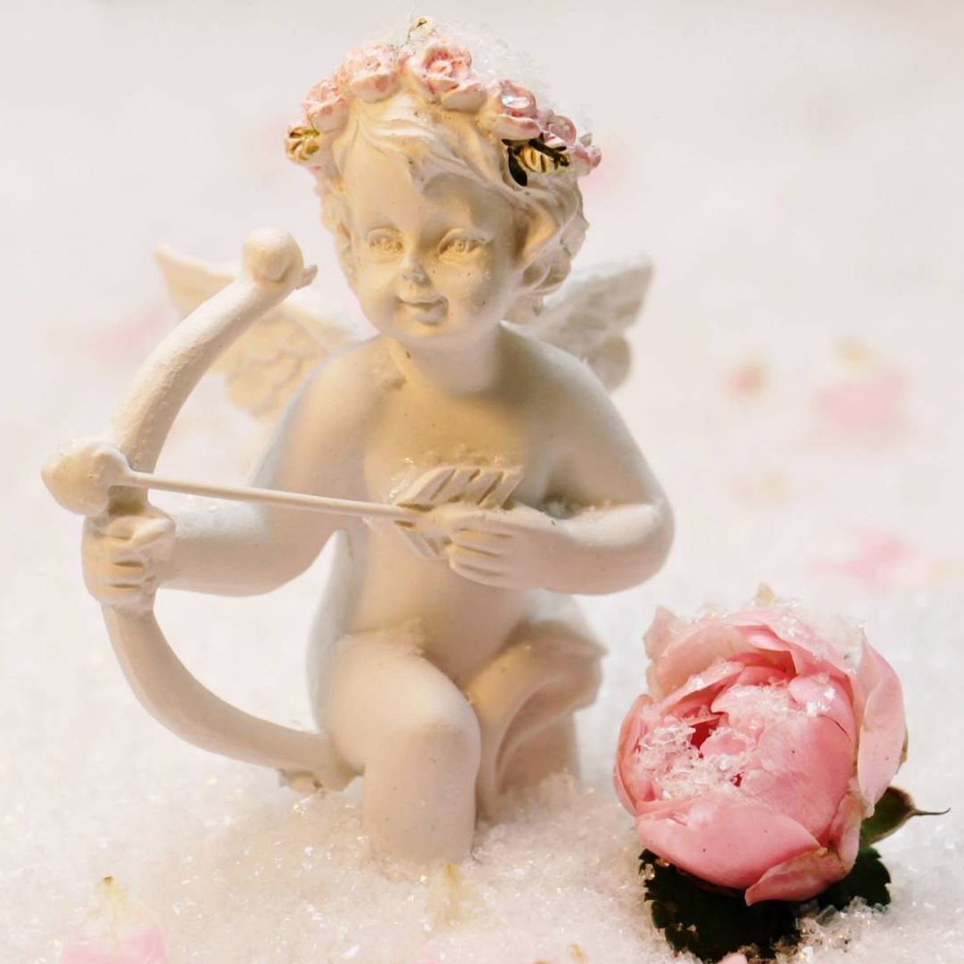 Día del amor: Este es el significado del arco y las flechas de Cupido