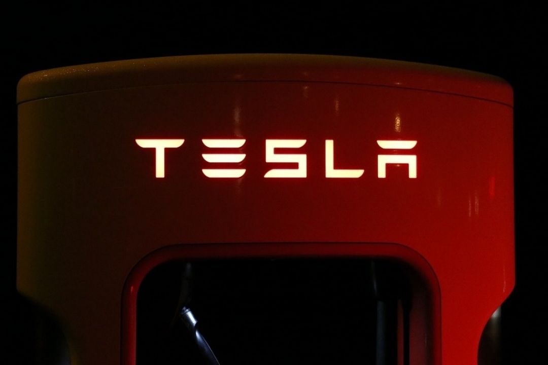 Samuel García anticipó que en los próximos días podría anunciarse la instalación de Tesla en NL