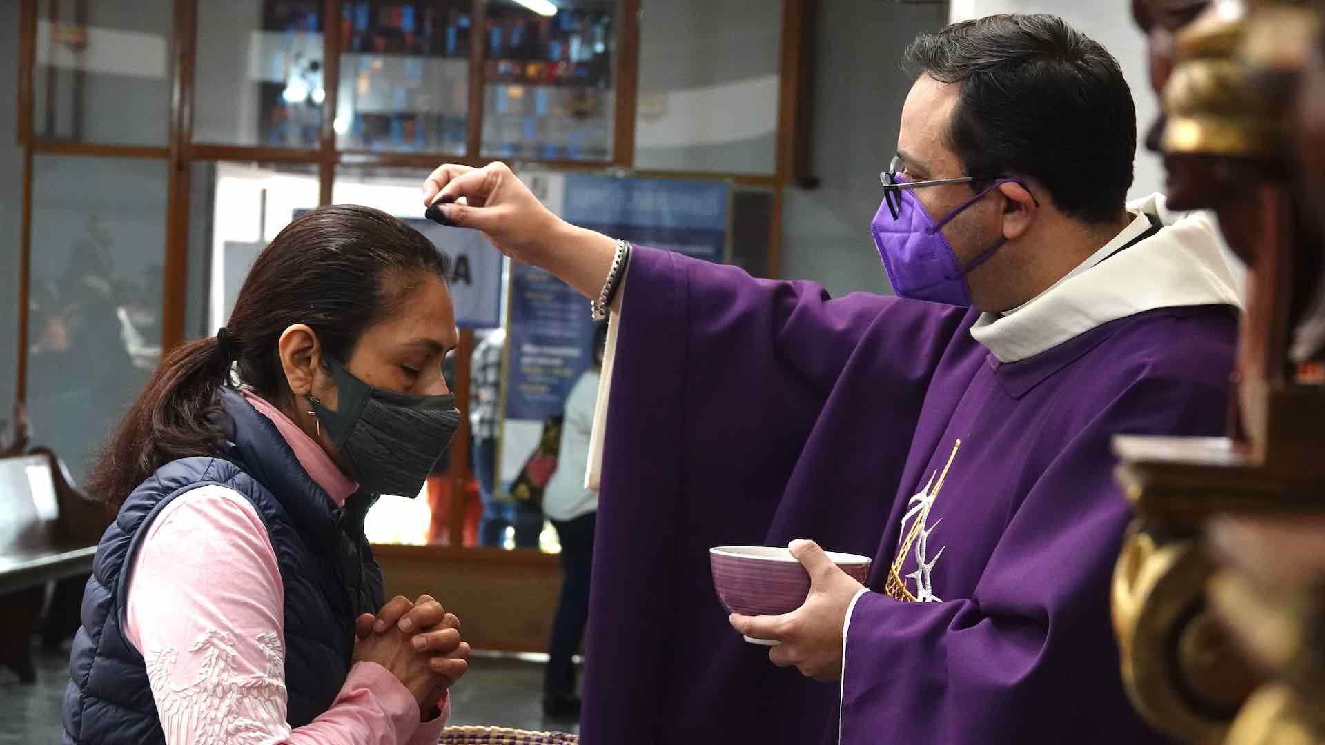 Los mexicanos católicos y cristianos evitan la carne roja y el pollo durante la Cuaresma