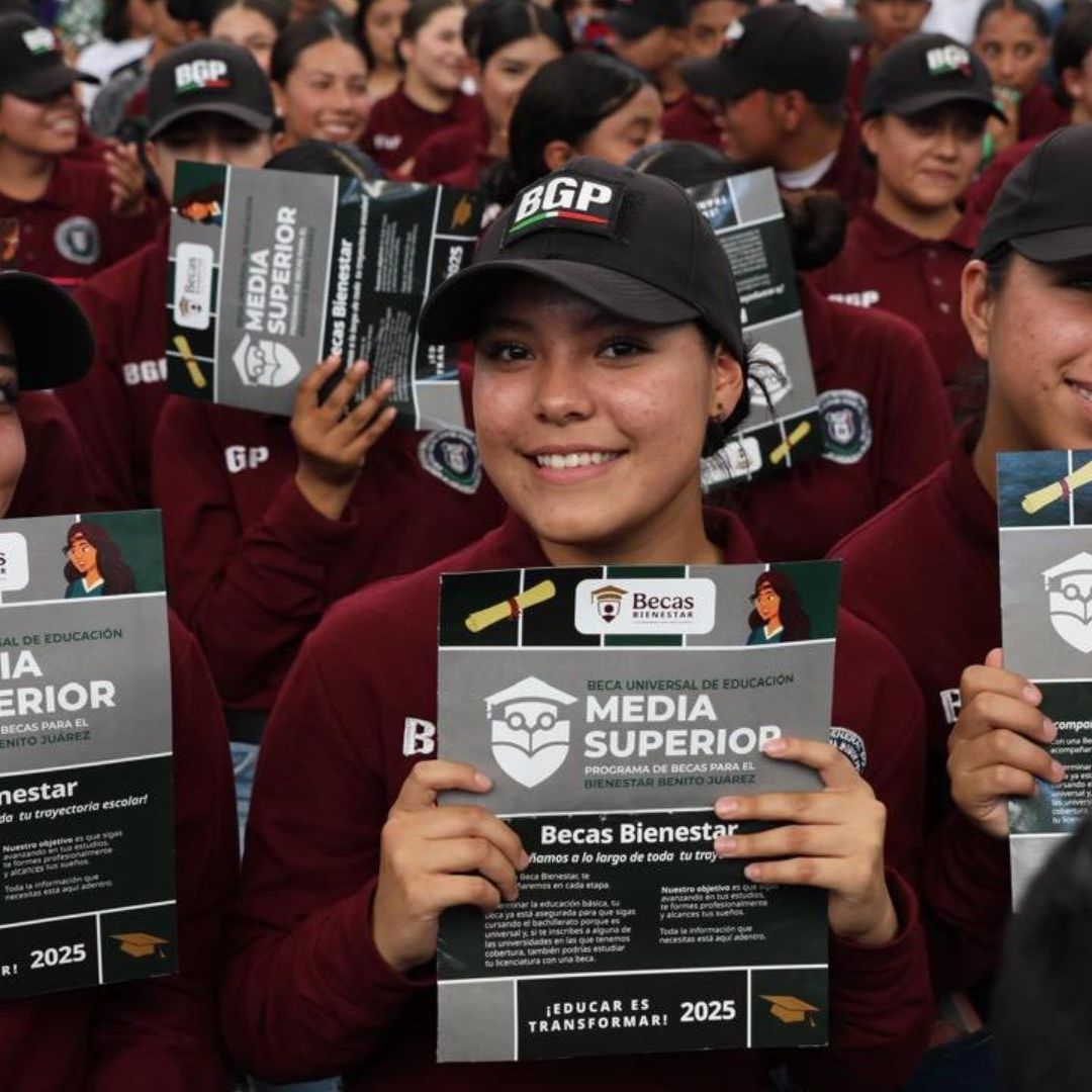Inicia Entrega de Tarjetas de Beca Benito Juárez en Noviembre 2025: ¿Cuándo Te Toca Recogerla? Requisitos