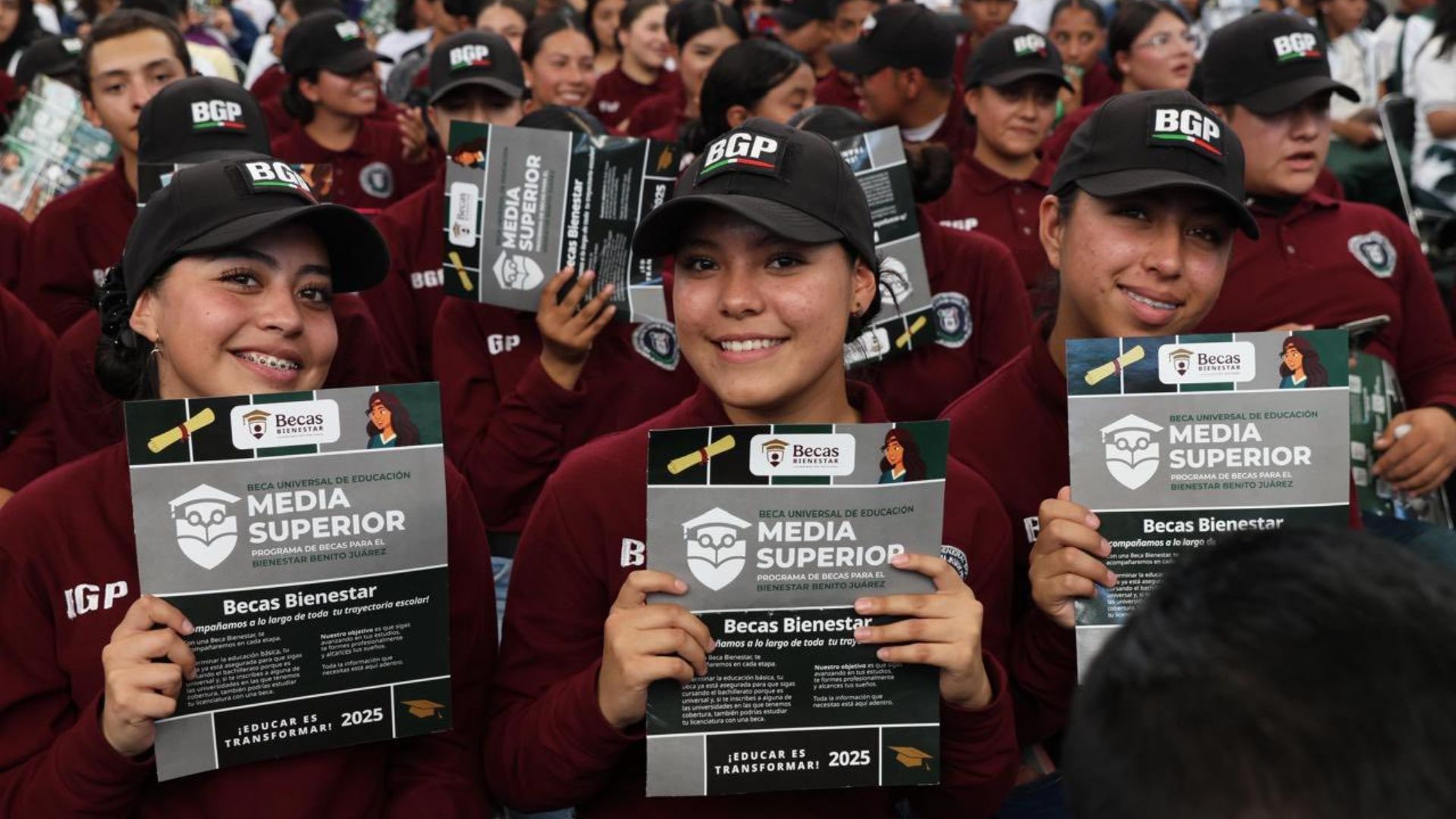 Inicia Entrega de Tarjetas de Beca Benito Juárez en Noviembre 2025: ¿Cuándo Te Toca Recogerla? Requisitos