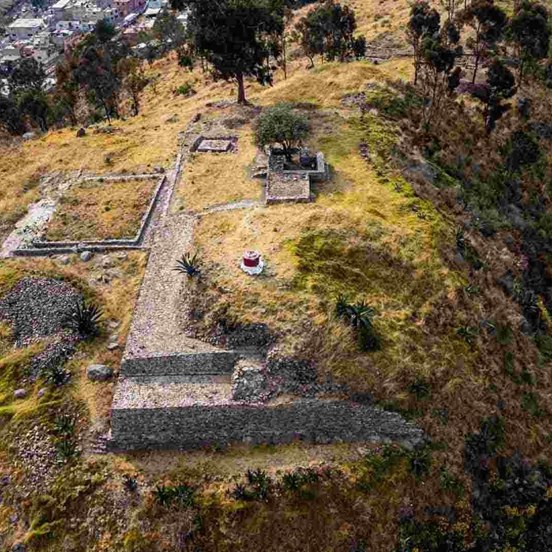 Excavaciones en el cerro del dios Tolo en Toluca