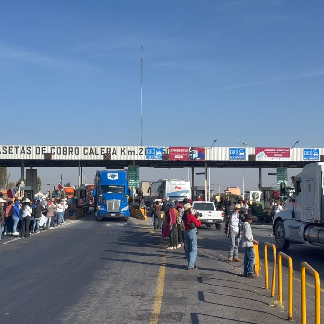 Se registra bloqueo total en la caseta de Calera, en Zacatecas.