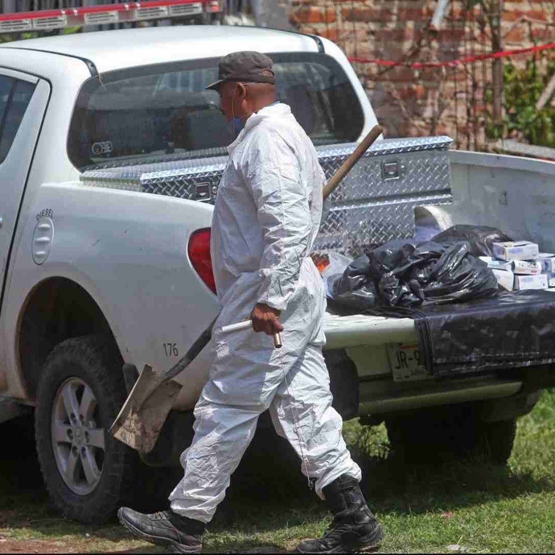 Encuentran 31 cuerpos en dos fosas clandestinas en Jalisco