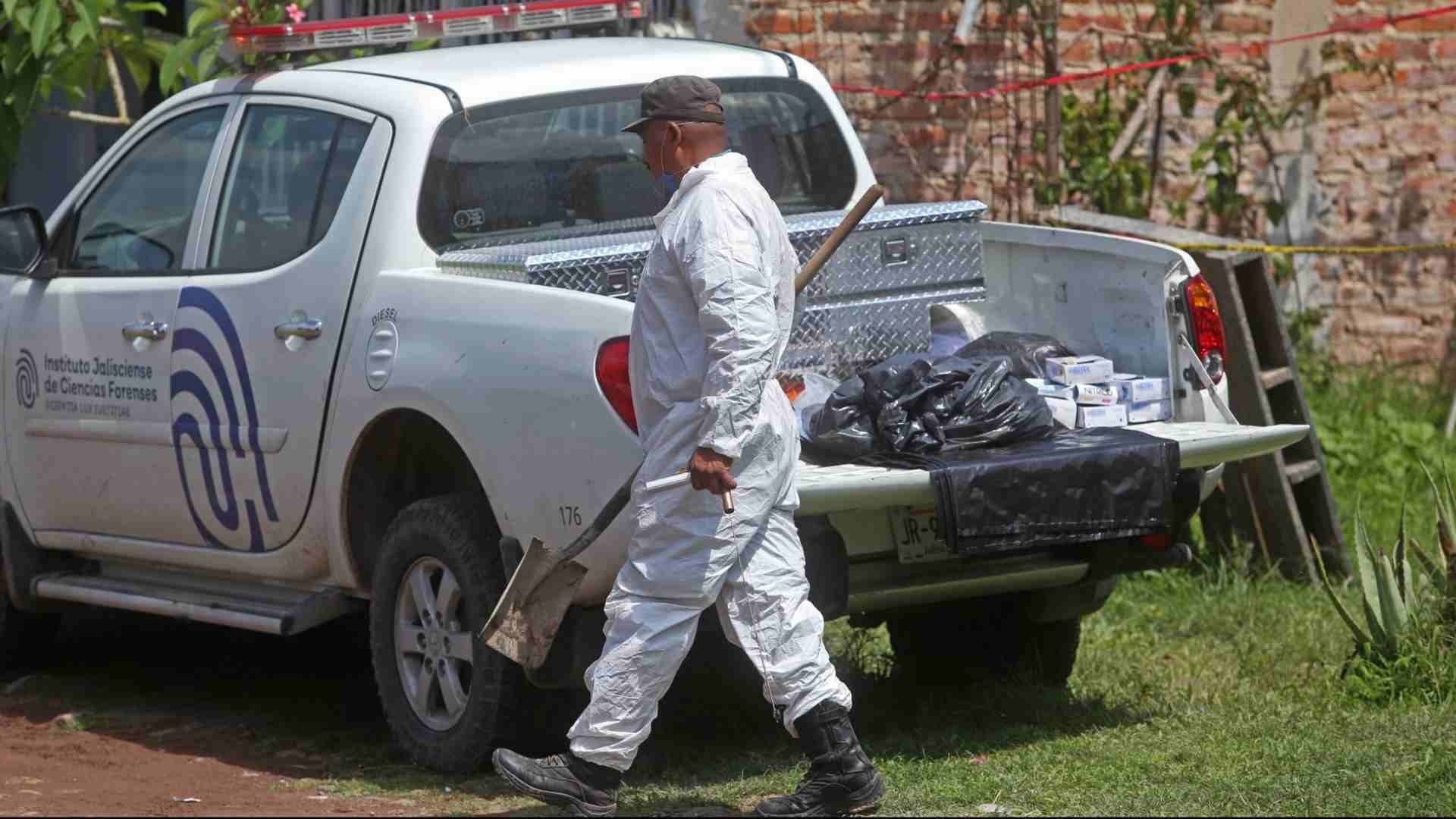 Encuentran 31 cuerpos en dos fosas clandestinas en Jalisco