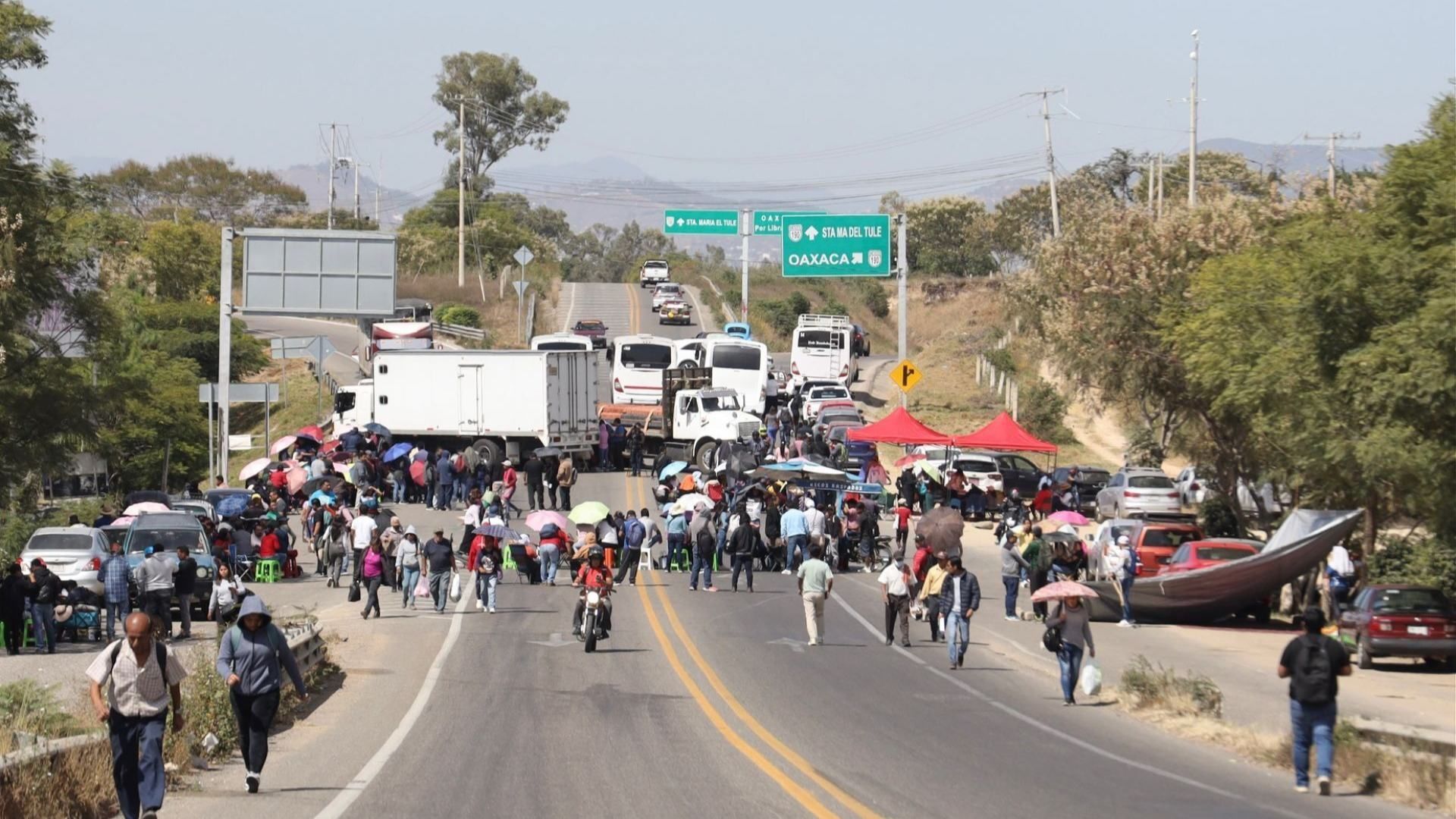 Varias carreteras presentan bloqueos este domingo.