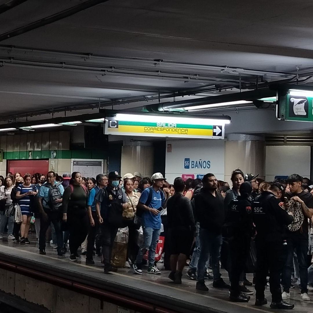 Después del retiro de un tren el servicio se reanudó.