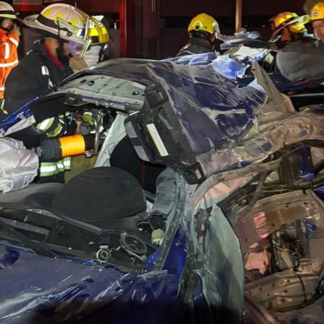 Accidente Vía Atlixcáyotl Automóvil Azul Poste Luz CFE Honda Deja Un Joven Muerto en Puebla