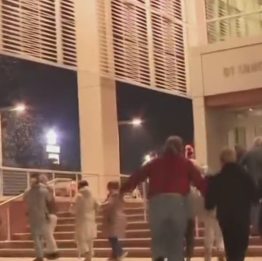 Varios Heridos en Tiroteo Durante Ceremonia de Encendido de Árbol en Carolina del Norte
