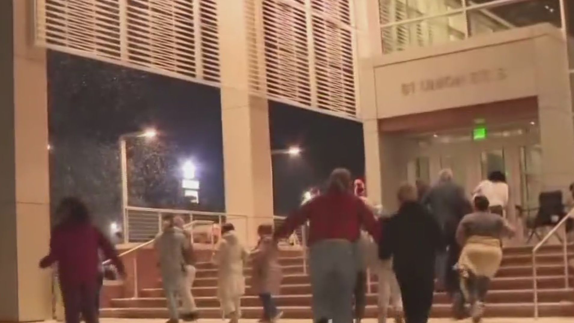 Varios Heridos en Tiroteo Durante Ceremonia de Encendido de Árbol en Carolina del Norte