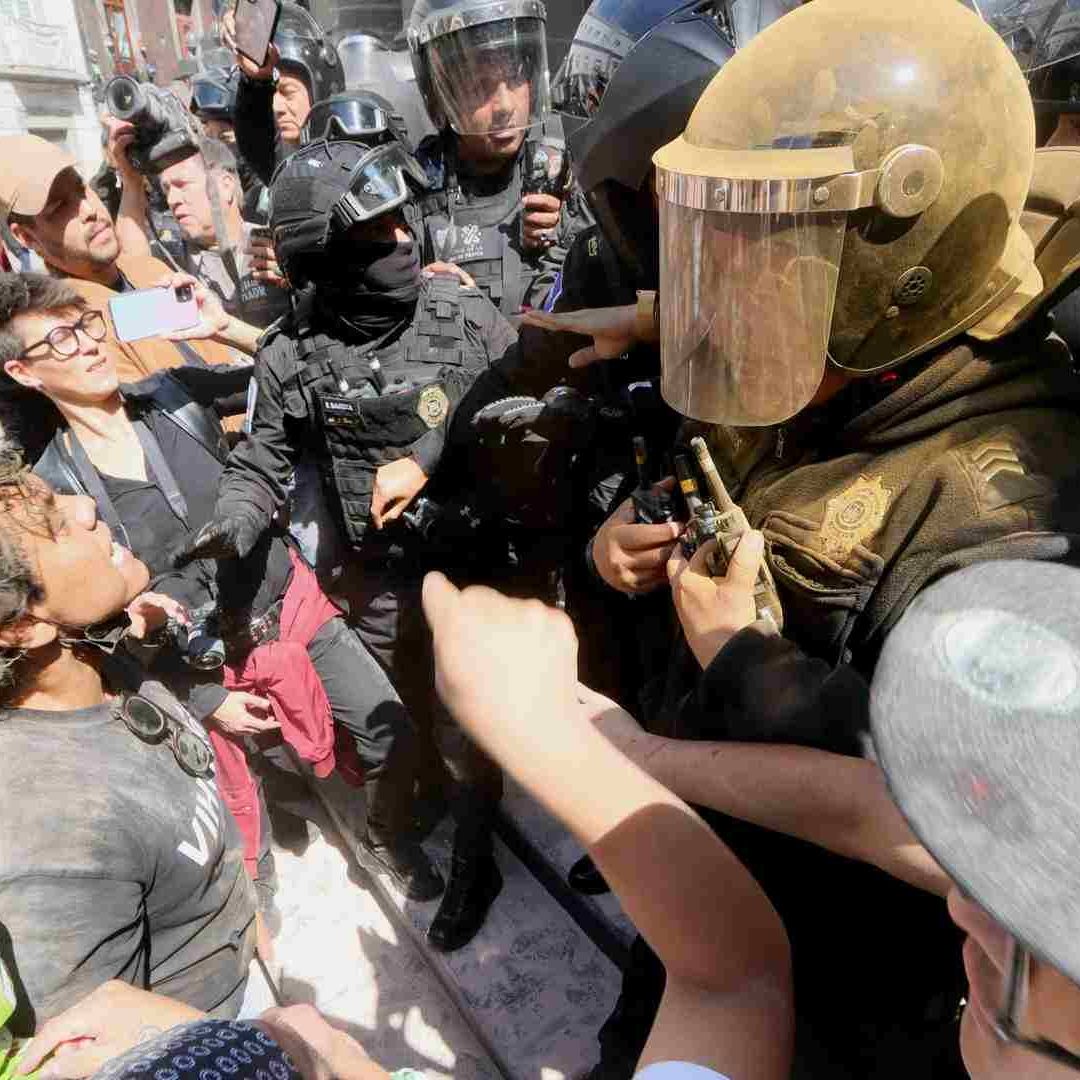 Comunidad trans se enfrentaron con policías en el Congreso de la CDMX