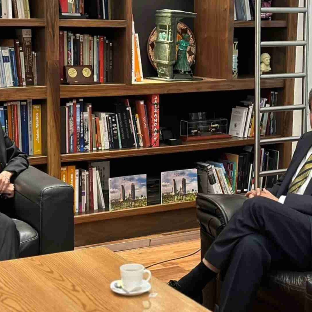 El senador Ricardo Monreal visita a Claudia Sheinbaum, jefa de Gobierno de CDMX, en sus oficinas