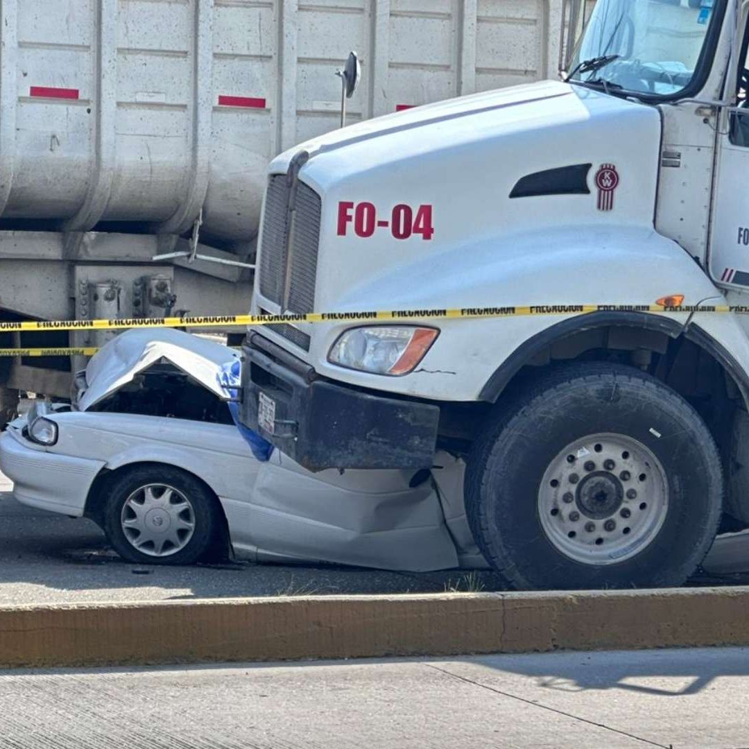 Muerto Prensado en Carretera Federal Puebla Tehuacán por Choque entre Revolvedora y Tsuru