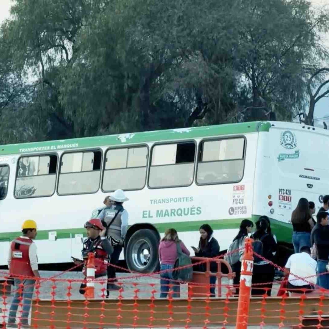 Tren Impacta a Camión de Pasajeros en El Marqués