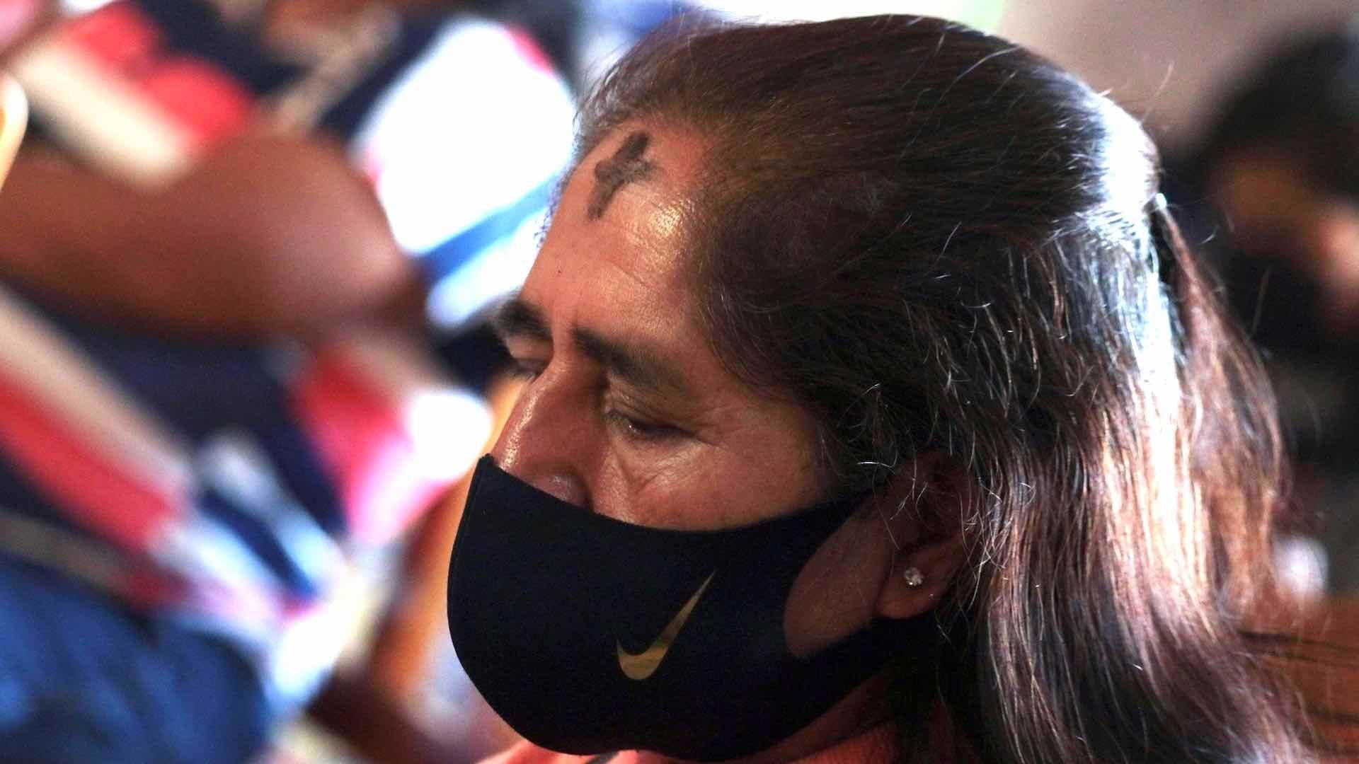 Este es el significado de la cruz que ponen a los fieles en 'Miércoles del Ceniza'