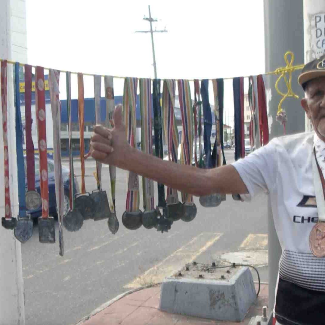 Don Julio Atleta de 86 Años Busca Competir en Lima Perú el Próximo 2026