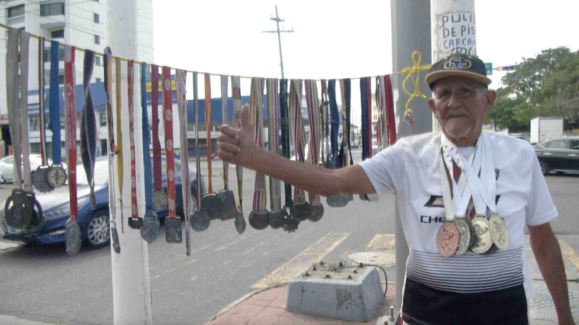 Don Julio Atleta de 86 Años Busca Competir en Lima Perú el Próximo 2026