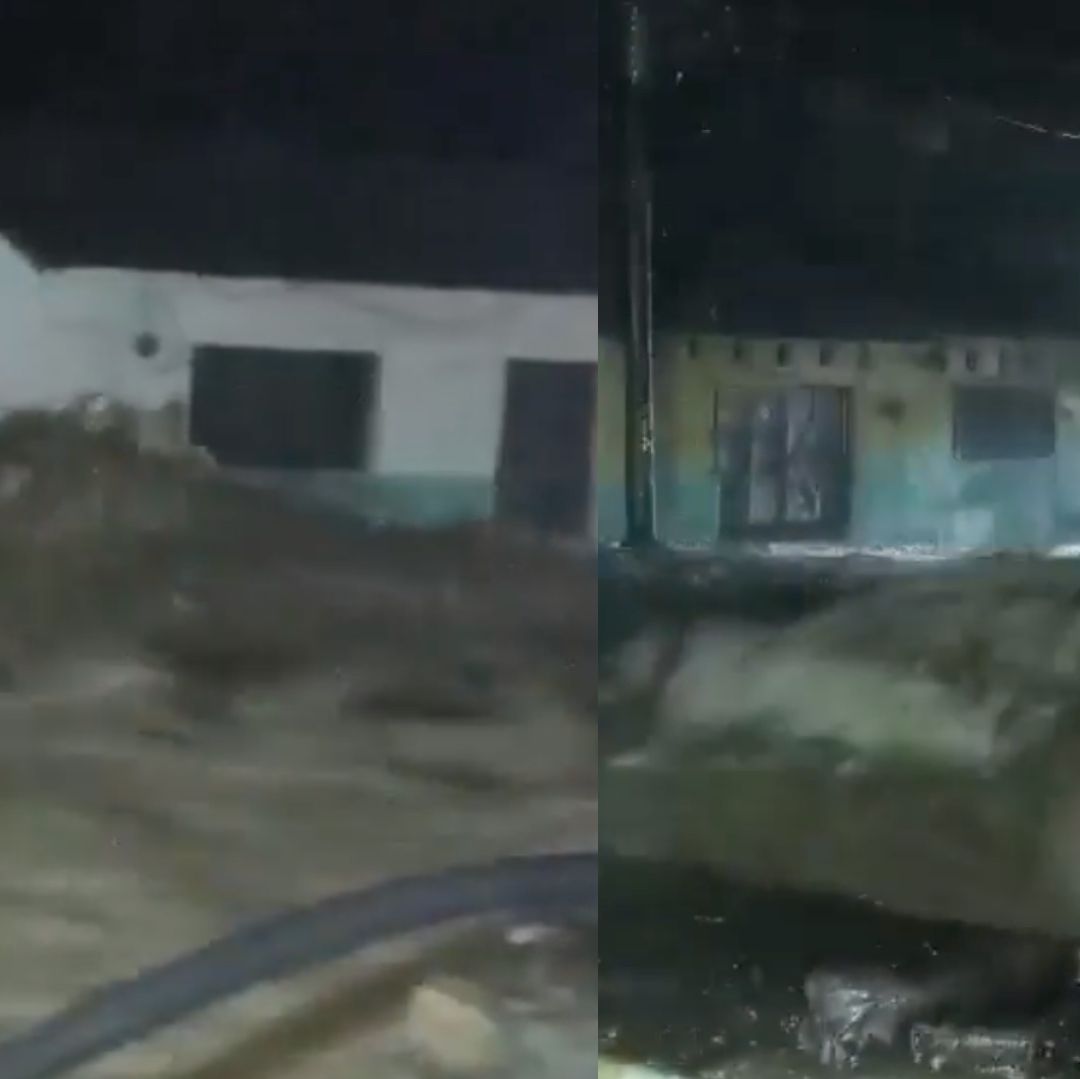 Lluvia en Jopala Puebla Causa Desbordamiento de Río Arroyo en Chicontla e Inundaciones en Calles y Casas