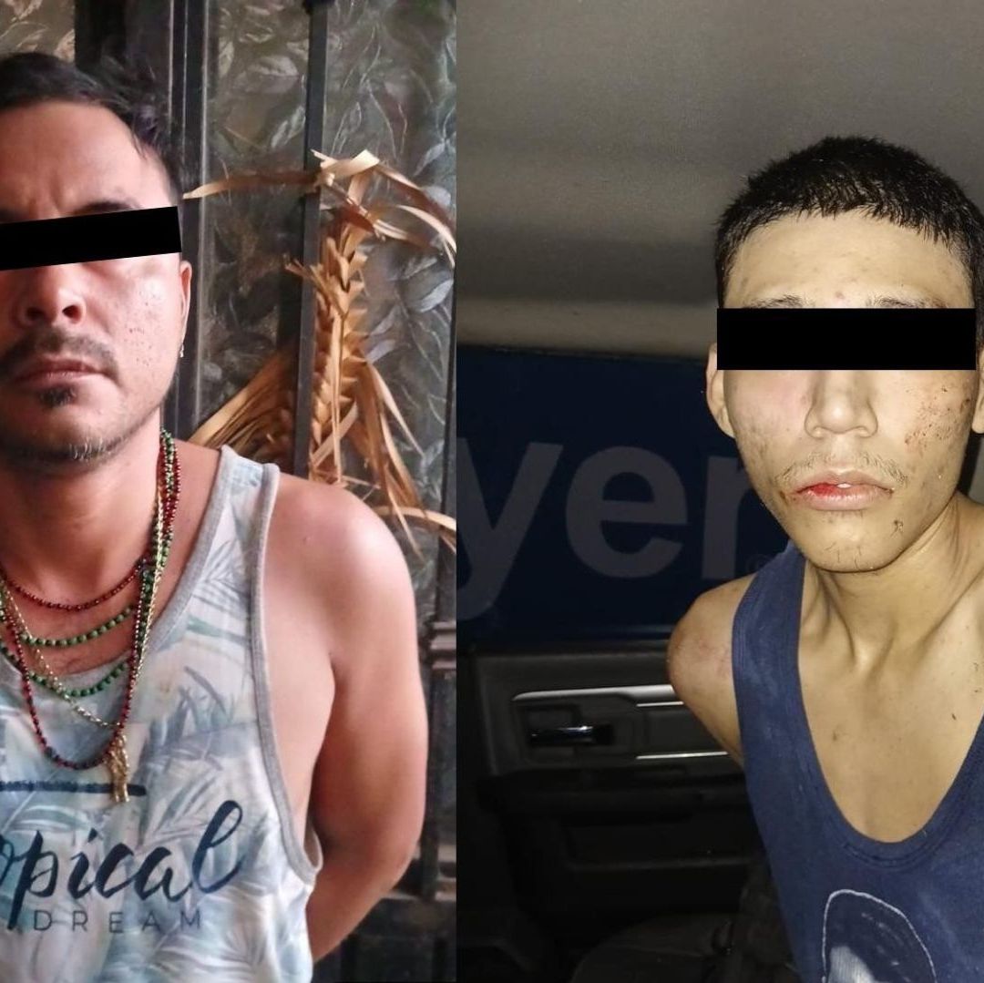 Dos hombres con los ojos tapados.