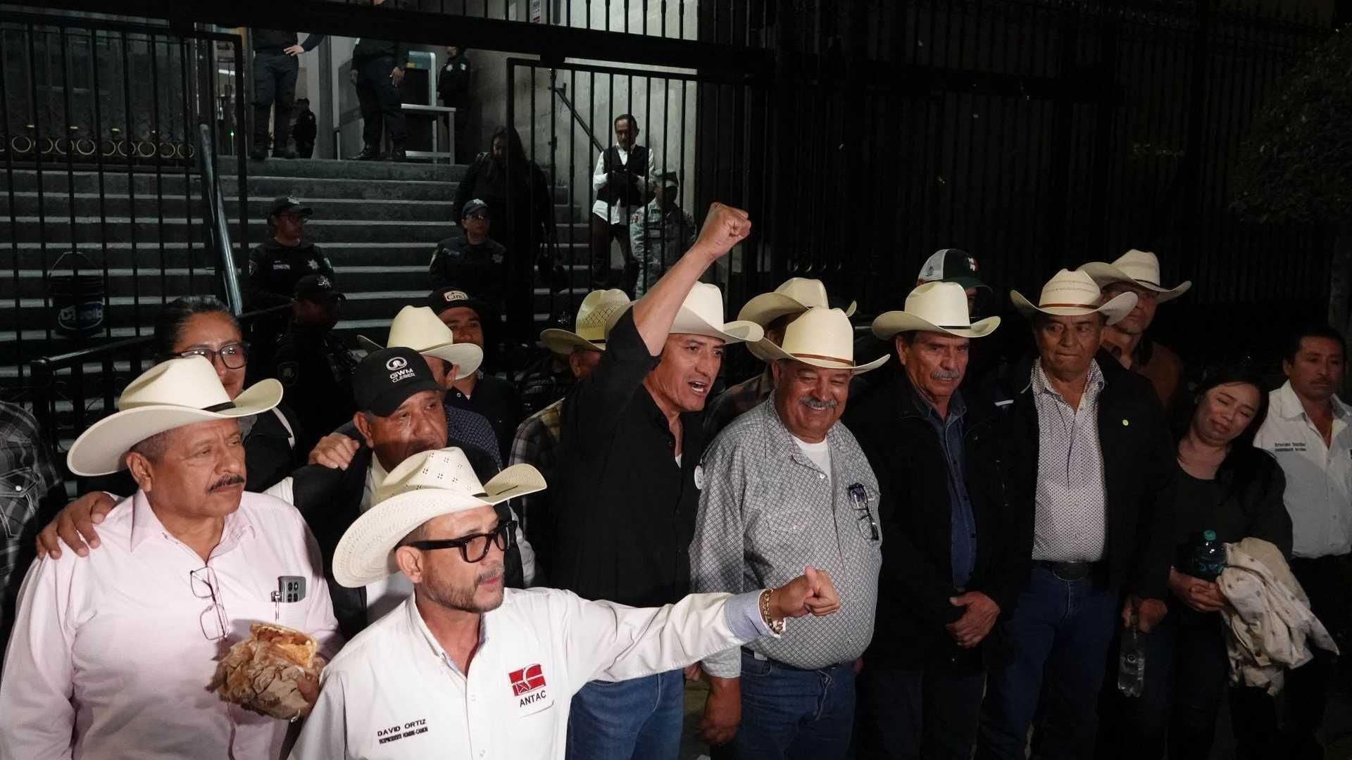 Campesinos y transportistas en la Segob