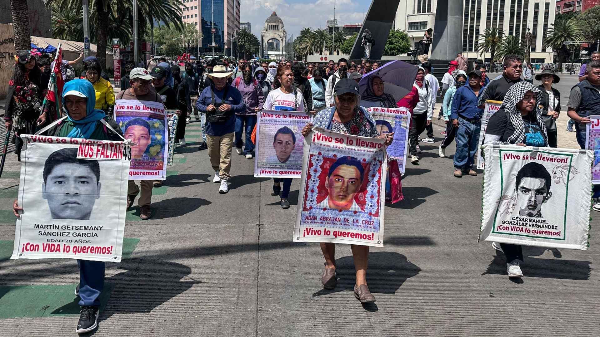 Marcha por el caso Ayotzinapa, en CDMX
