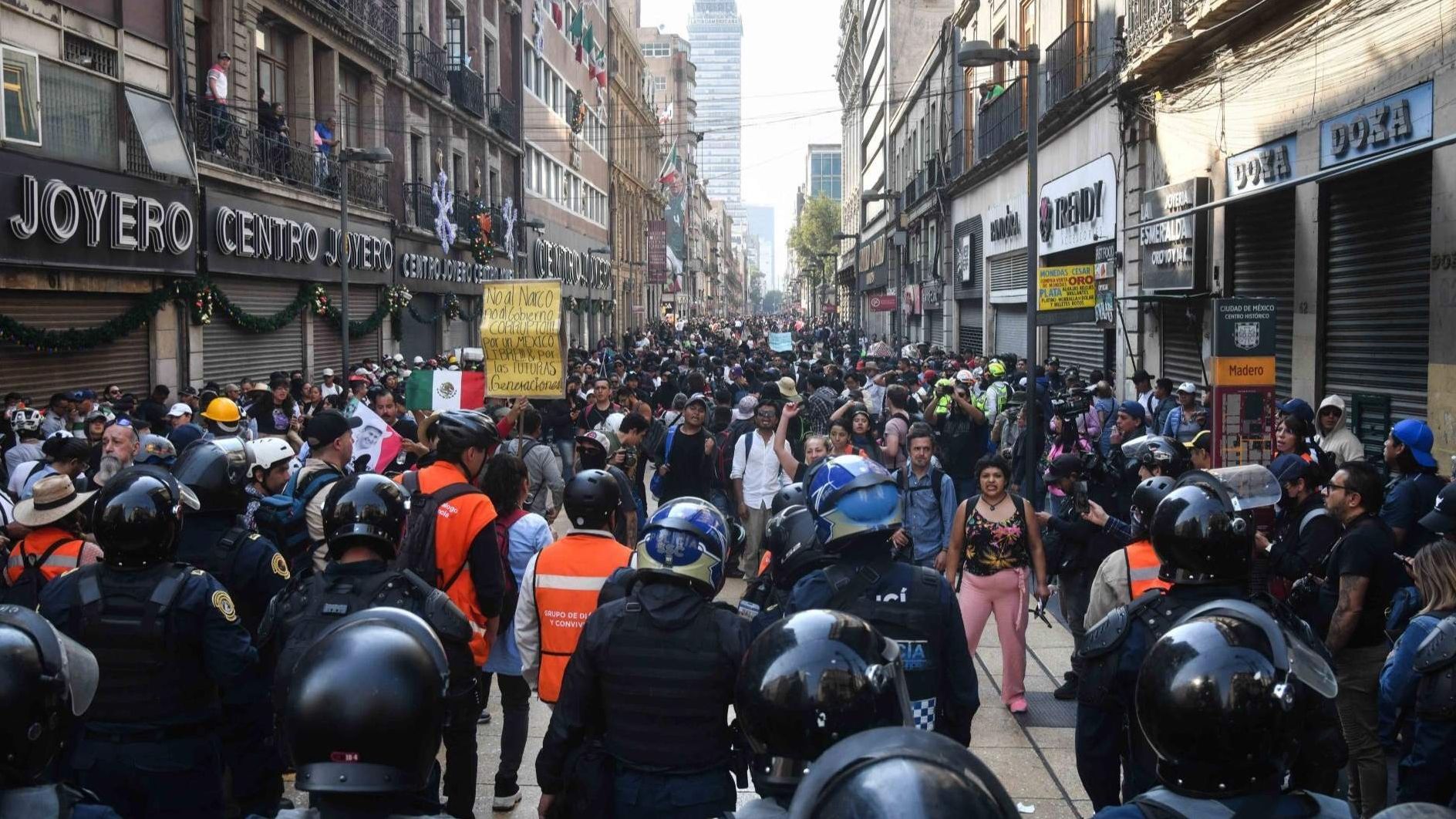 Liberan a Uno de los Detenidos por Disturbios Durante Marcha del 15 de Noviembre en CDMX