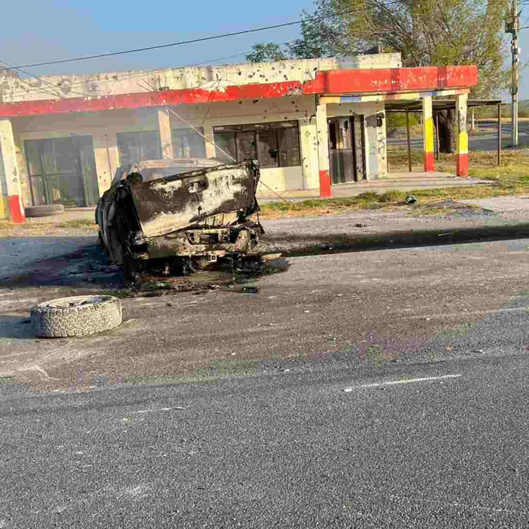 En una carretera en Nuevo León quedan decenas de casquillos de armas de grueso calibre tras enfrentamiento