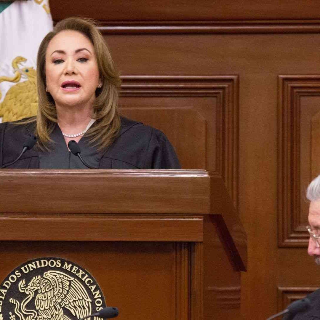 Fotografía de archivo de Yasmín Esquivel durante la investidura como magistrada