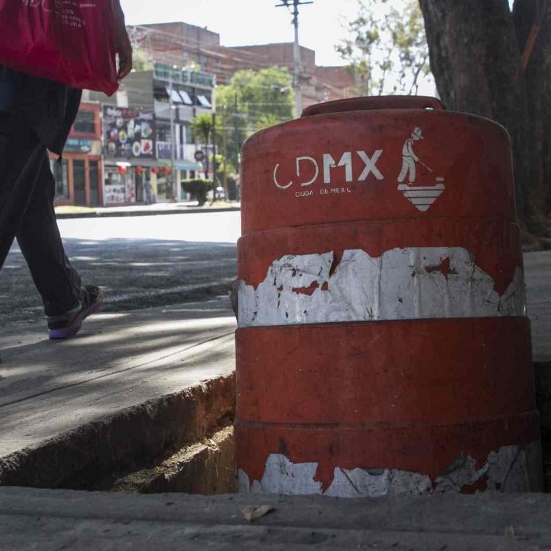 Multas CDMX: Cuál es el castigo por robar tapas de coladeras
