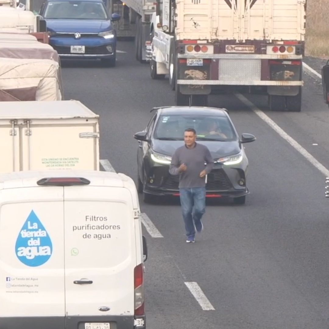 Agricultores de Guanajuato Tienen Bloqueada la Carretera Pénjamo - Santa Ana Pacueco Desde Hace Tres Días. Foto: Nmás Bajío