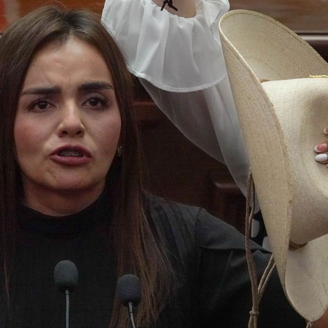 Grecia Quiroz dice que si los perros ladran es porque va muy bien.