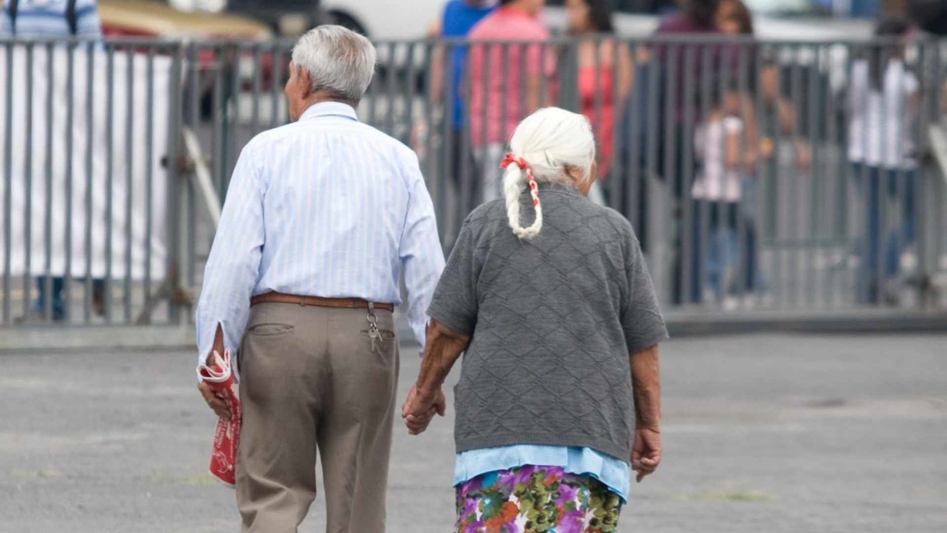 CDMX: Reclutan a adultos mayores para cobrar extorsiones