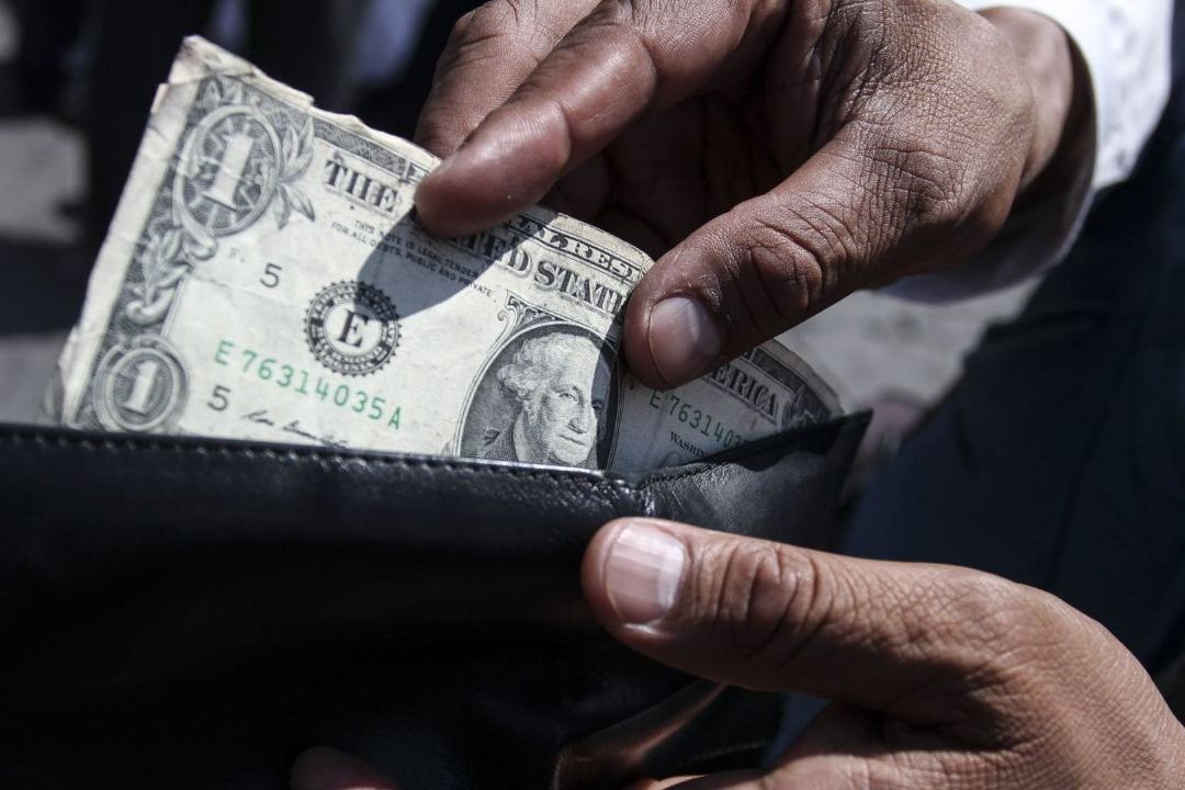 Los mercados mexicanos se negocian hoy, 1 de marzo de 2023, al alza y el peso se acercaba a un umbral técnico importante