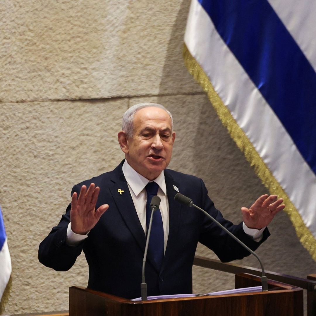 El primer ministro de Israel, Benjamín Netanyahu, envió a través de su abogado la petición al presidente, Isaac Herzog, del indulto en el juicio en el que se enfrenta a tres causas por corrupción.