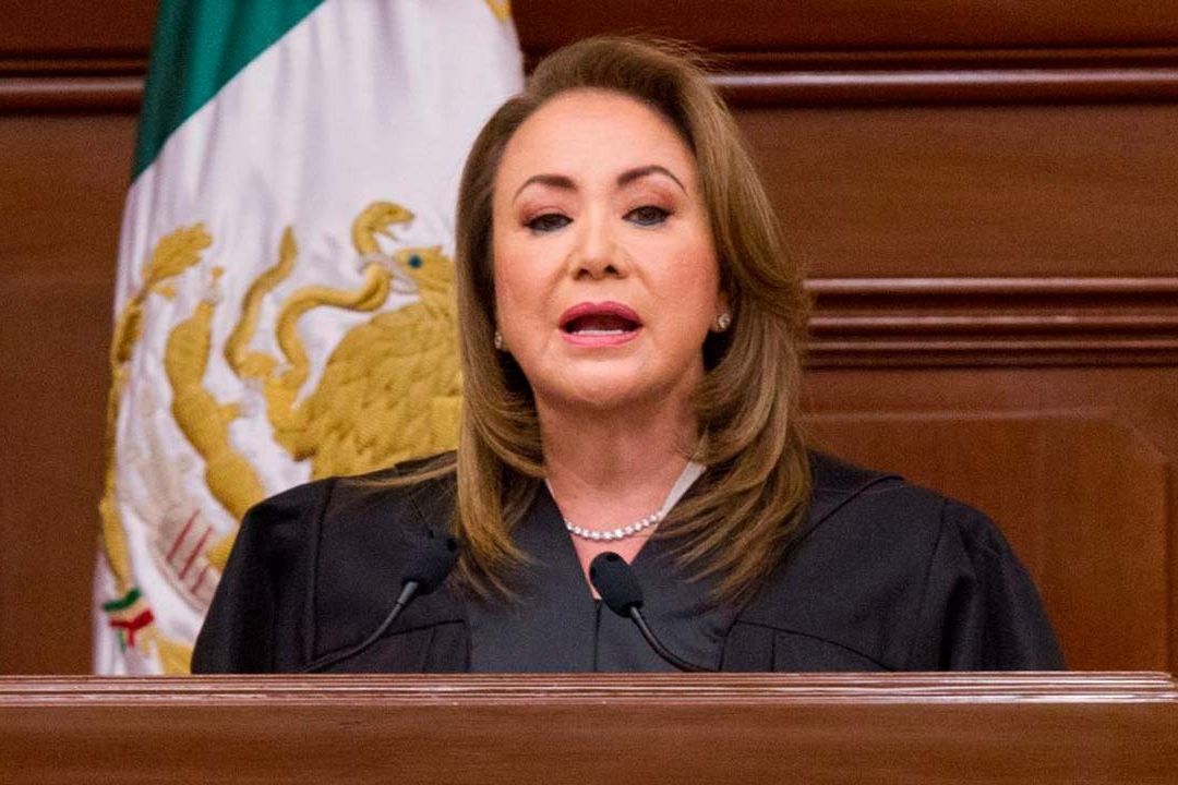 Un juez concedió la suspensión definitiva a Yasmín Esquivel para que la UNAM no analice el plagio de sus tesis de licenciatura