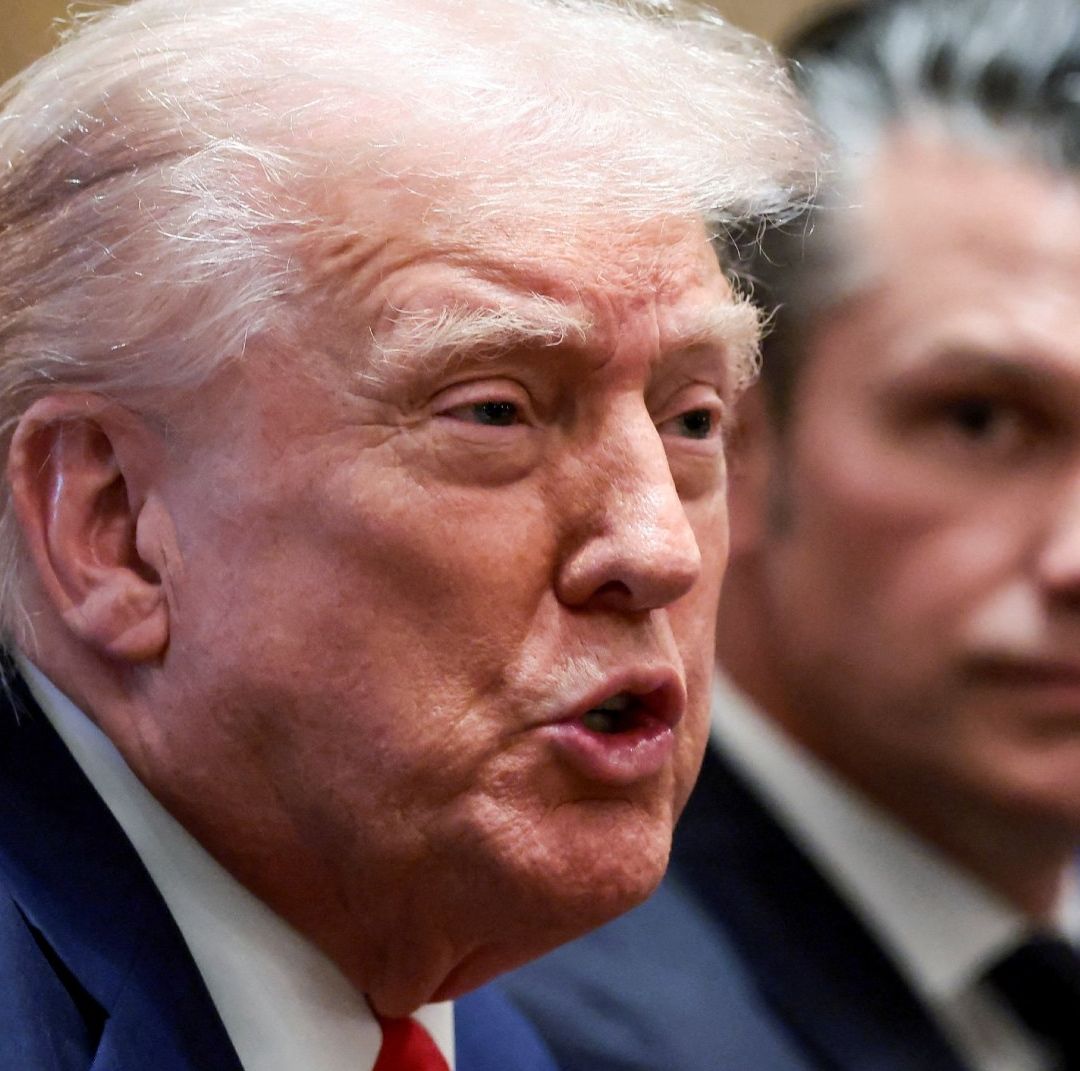 Trump Insta a No Volar Sobre Espacio Aéreo de Venezuela: "Permanecerá Cerrado en su Totalidad"