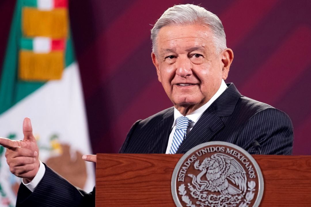 El presidente Andrés Manuel López Obrador presenta su mañanera desde Palacio Nacional