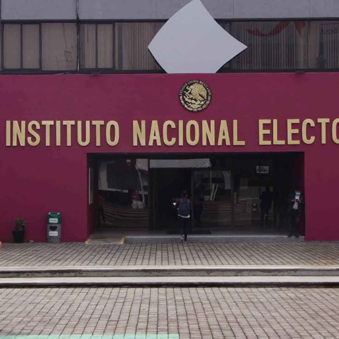 AMLO aseguró que el plan B no afecta el funcionamiento del INE