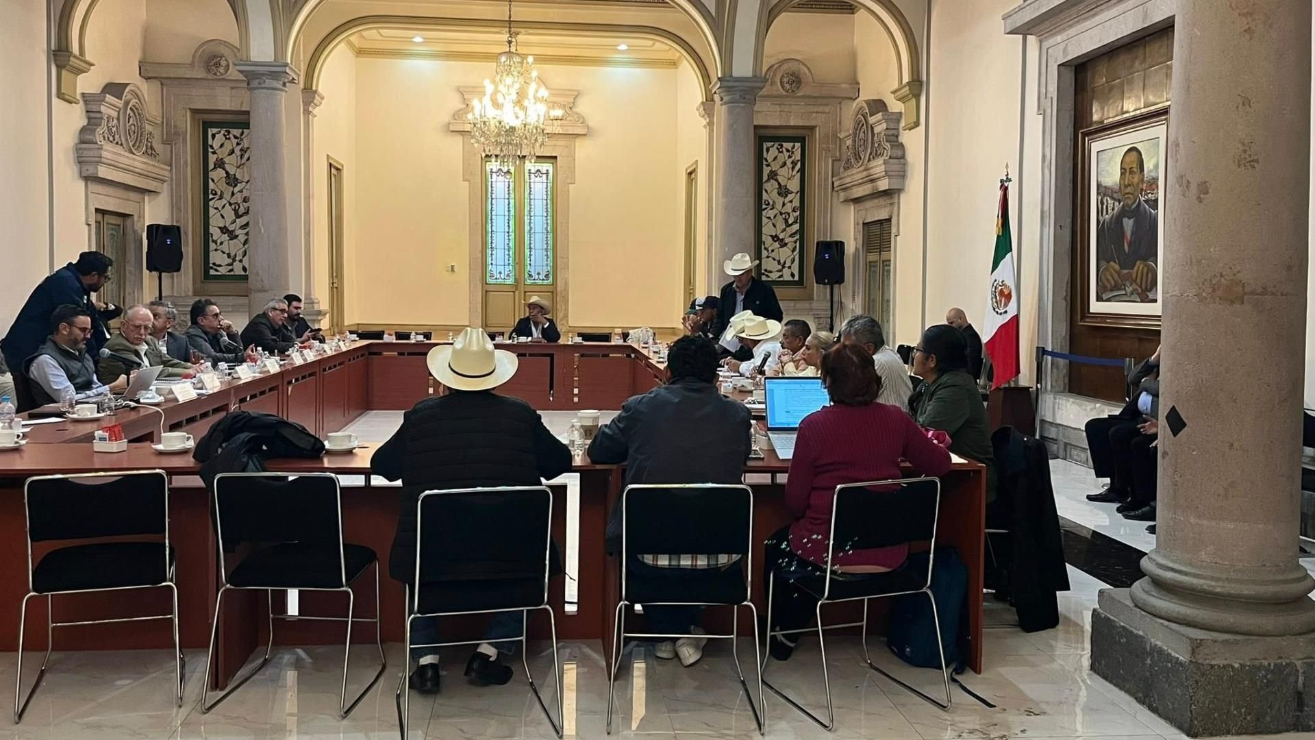Transportistas y Agricultores Llegan a Acuerdo con Segob: ¿A Qué Puntos Llegaron?