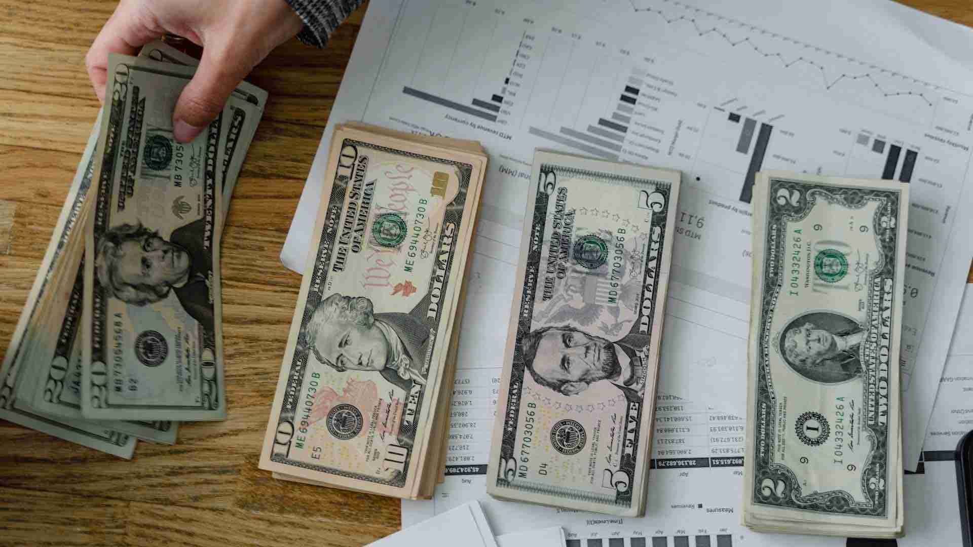 El dólar de 1804 es una moneda con un valor facial de un dólar estadounidense acuñada por la Casa de Moneda de los Estados Unidos