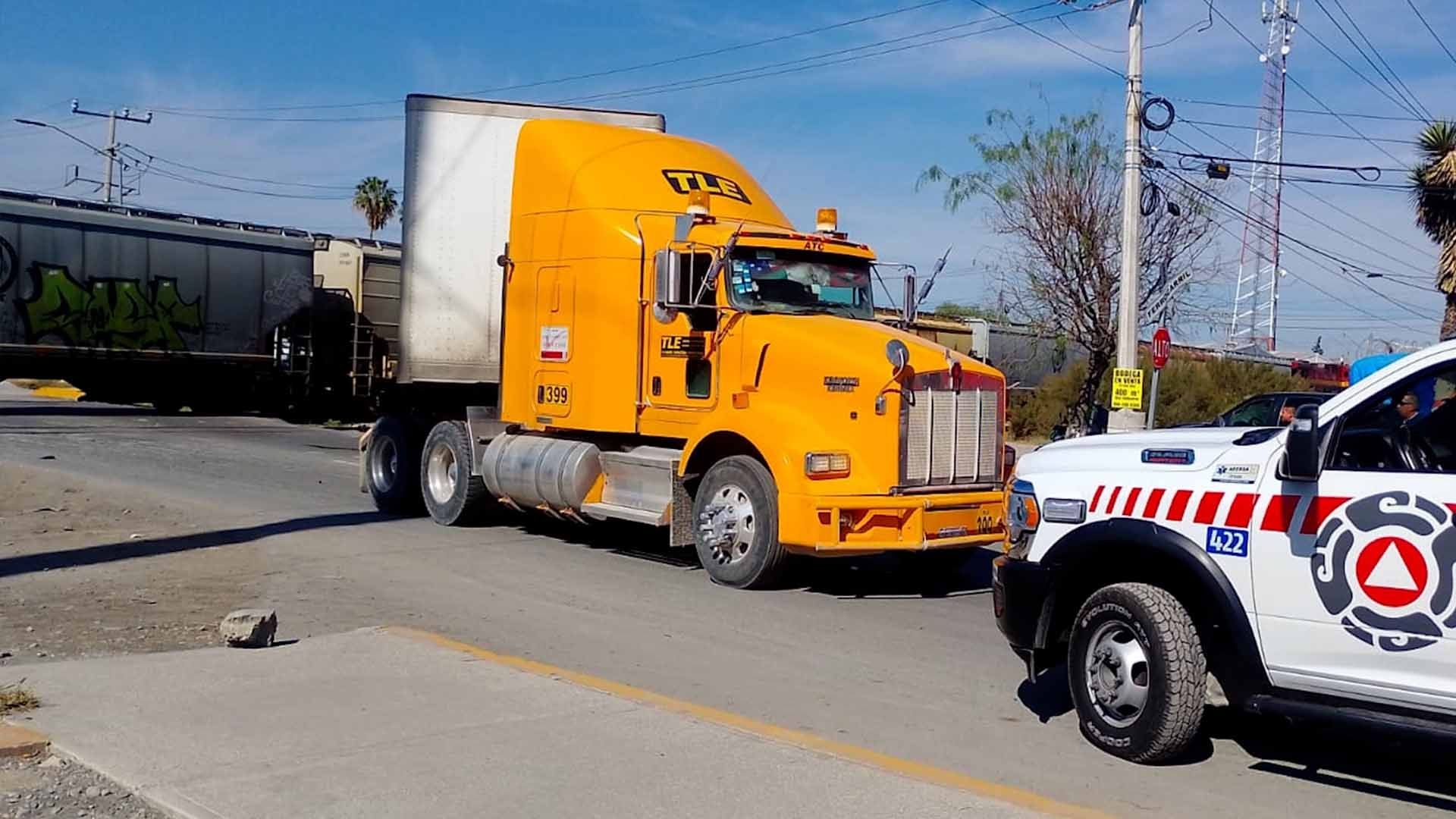 Choque Entre Tráiler y Tren Deja una Mujer Lesionada en Ramos Arizpe