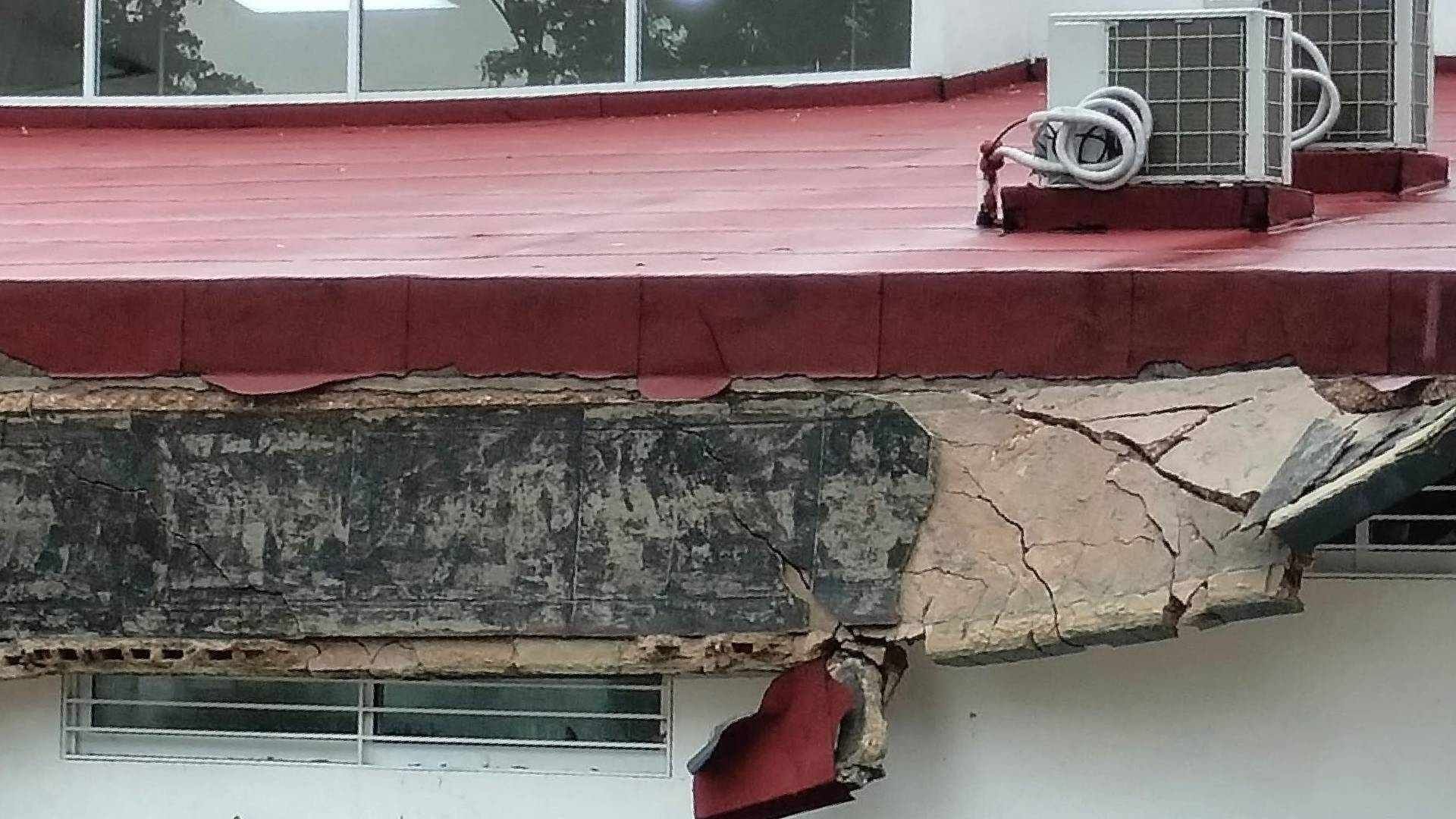 Cae Techo de Centro de Salud en Las Choapas Veracruz por Lluvias al Ser Remodelado