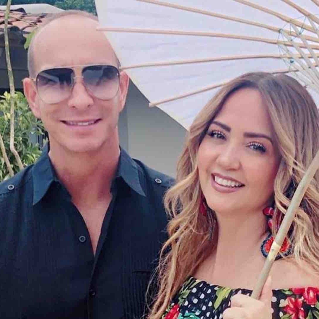 Erik Rubín a lado de Andrea Legarreta