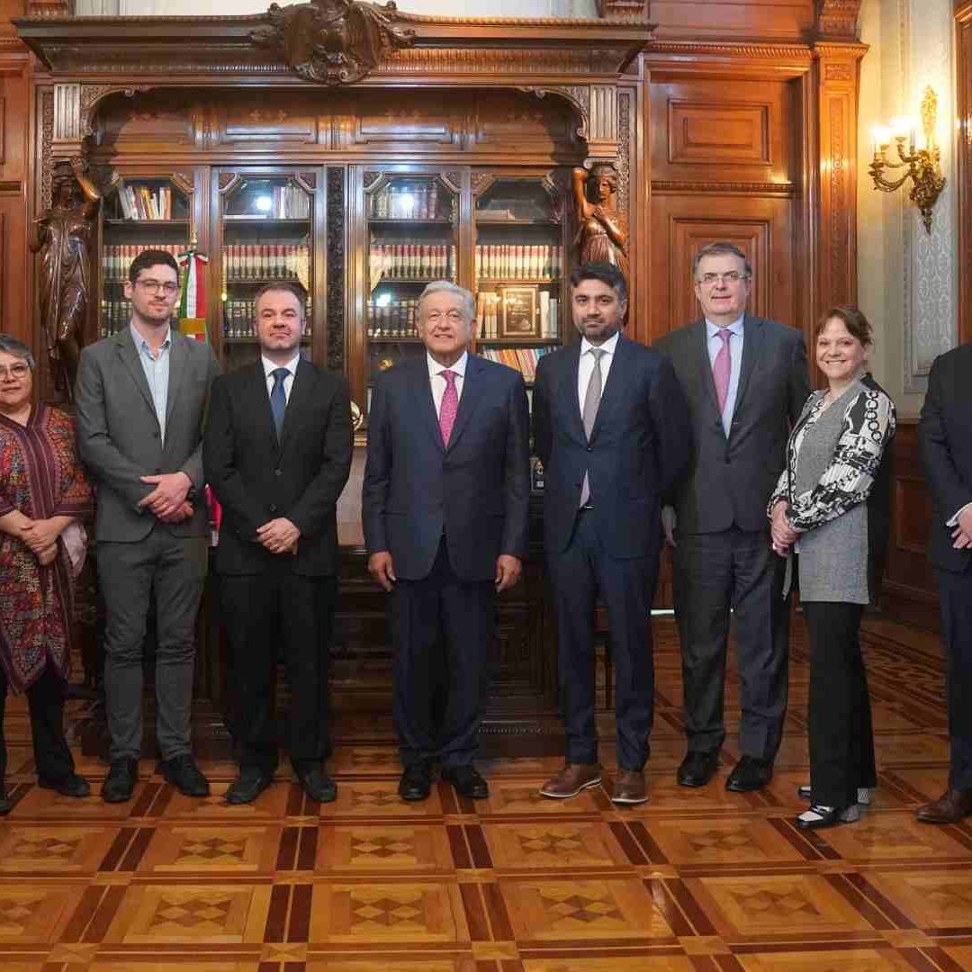 AMLO Recibe a Directivos y Técnicos de Tesla en Palacio