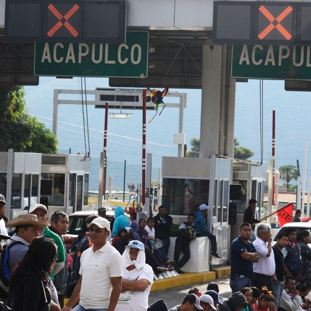 Bloqueo en la caseta de Palo Alto, en la Autopista del Sol