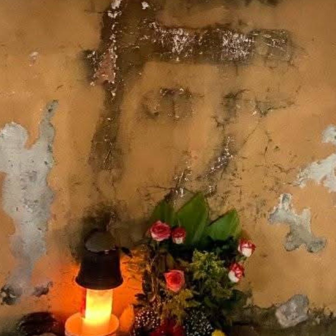 El hallazgo reportado se trata de la silueta de un rostro en el atrio de la iglesia de San Pablo Coapan, este hecho ha generado también controversia entre las personas.