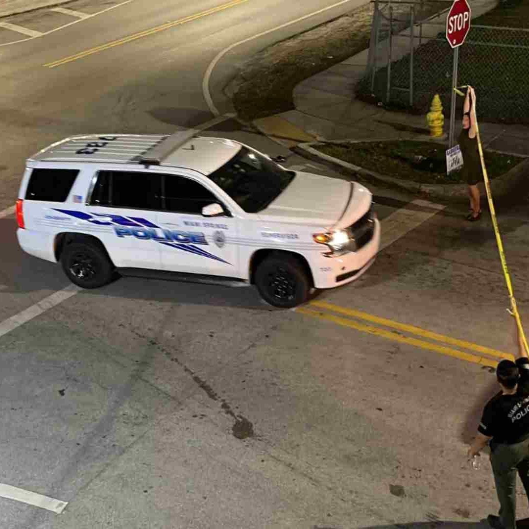 Autoridades acordonan zona de tiroteo en Miami, Florida